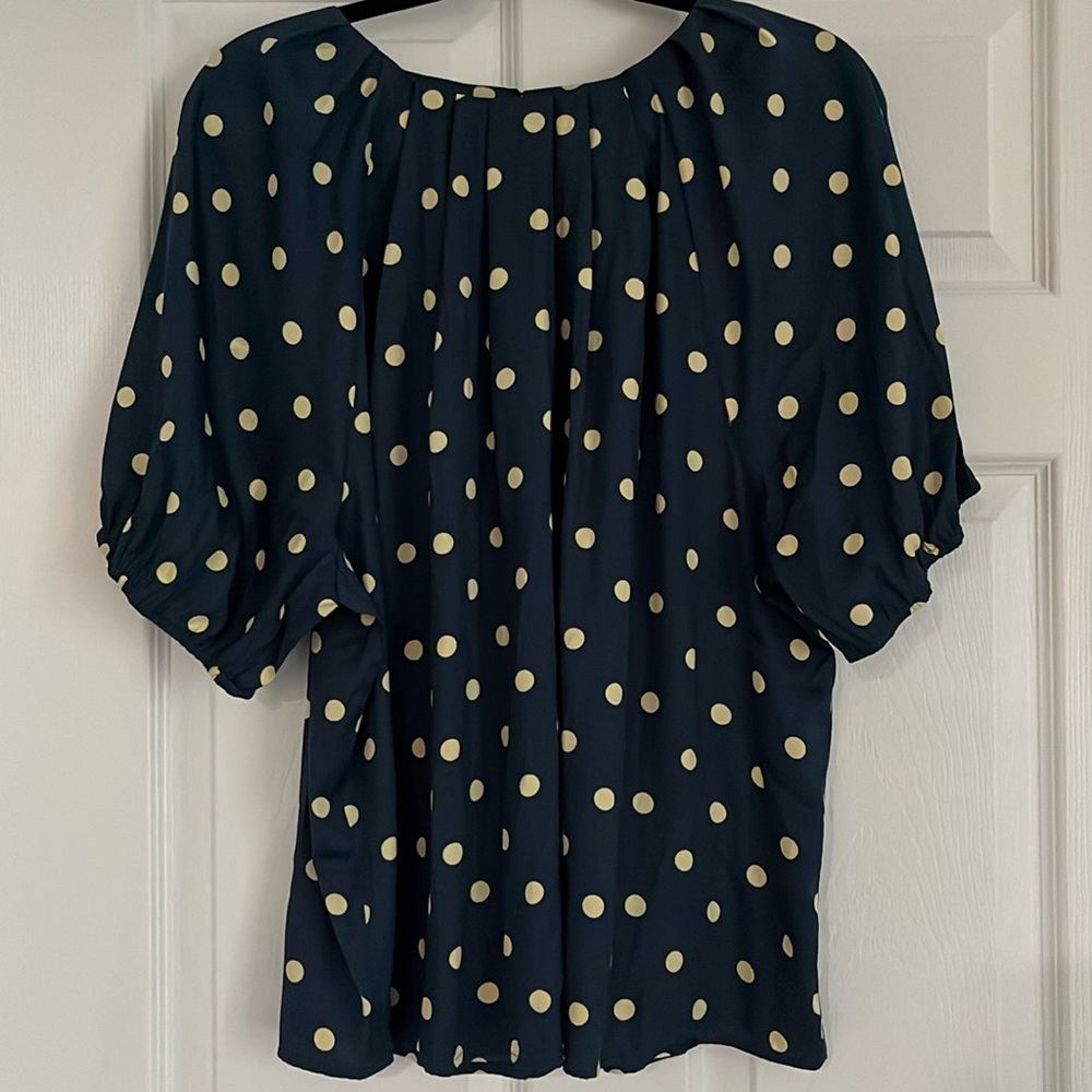 💫3/$25 Ann Taylor Navy Blue & Gold Satin Top